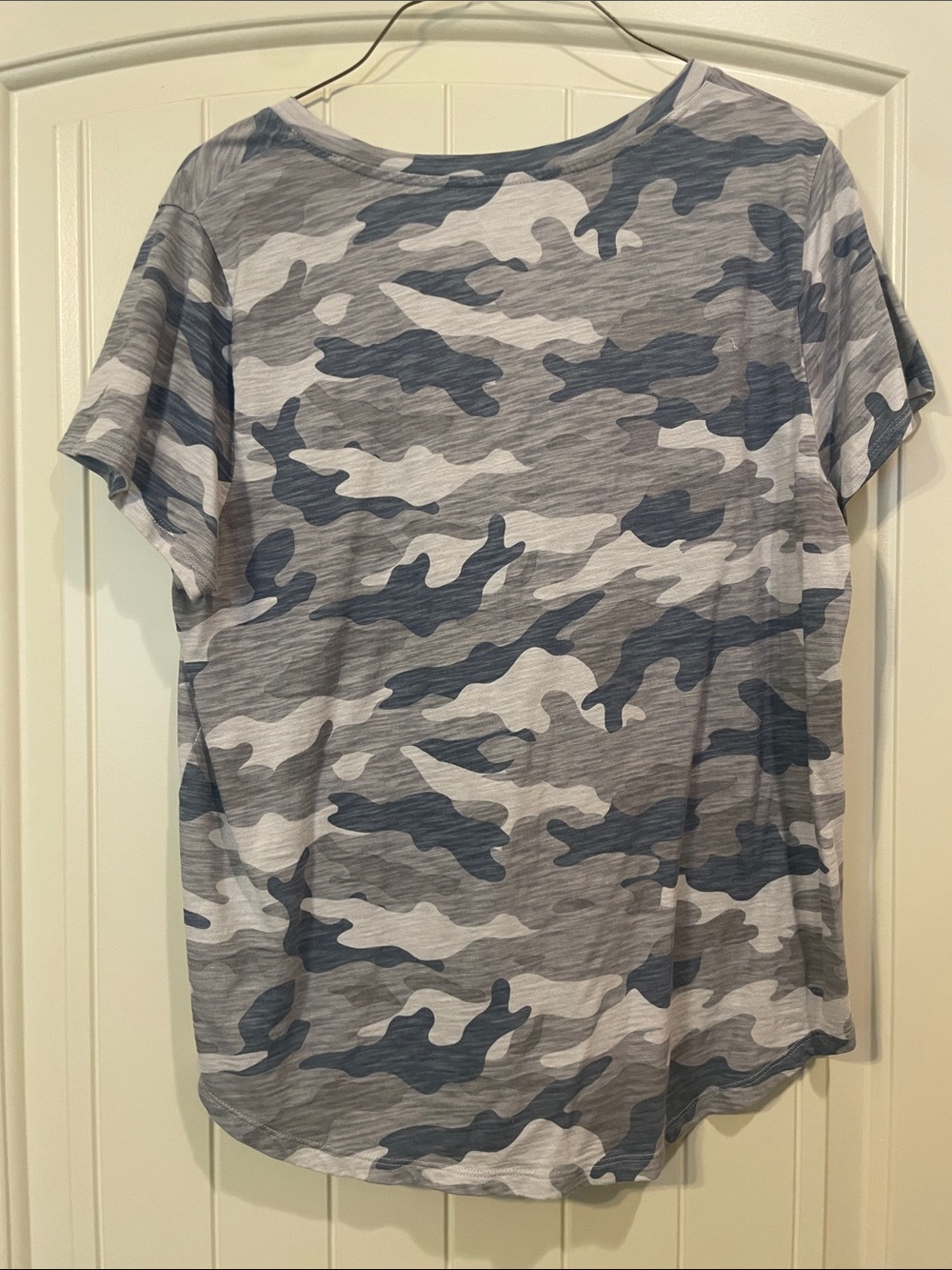 Old Navy Gray Camo V-Neck Short Sleeve Tee - Picture 3 of 3